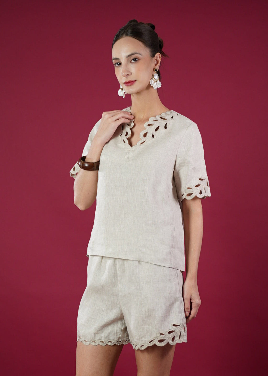 LITA SHORTS SLEEVE ANGLAISED TOP