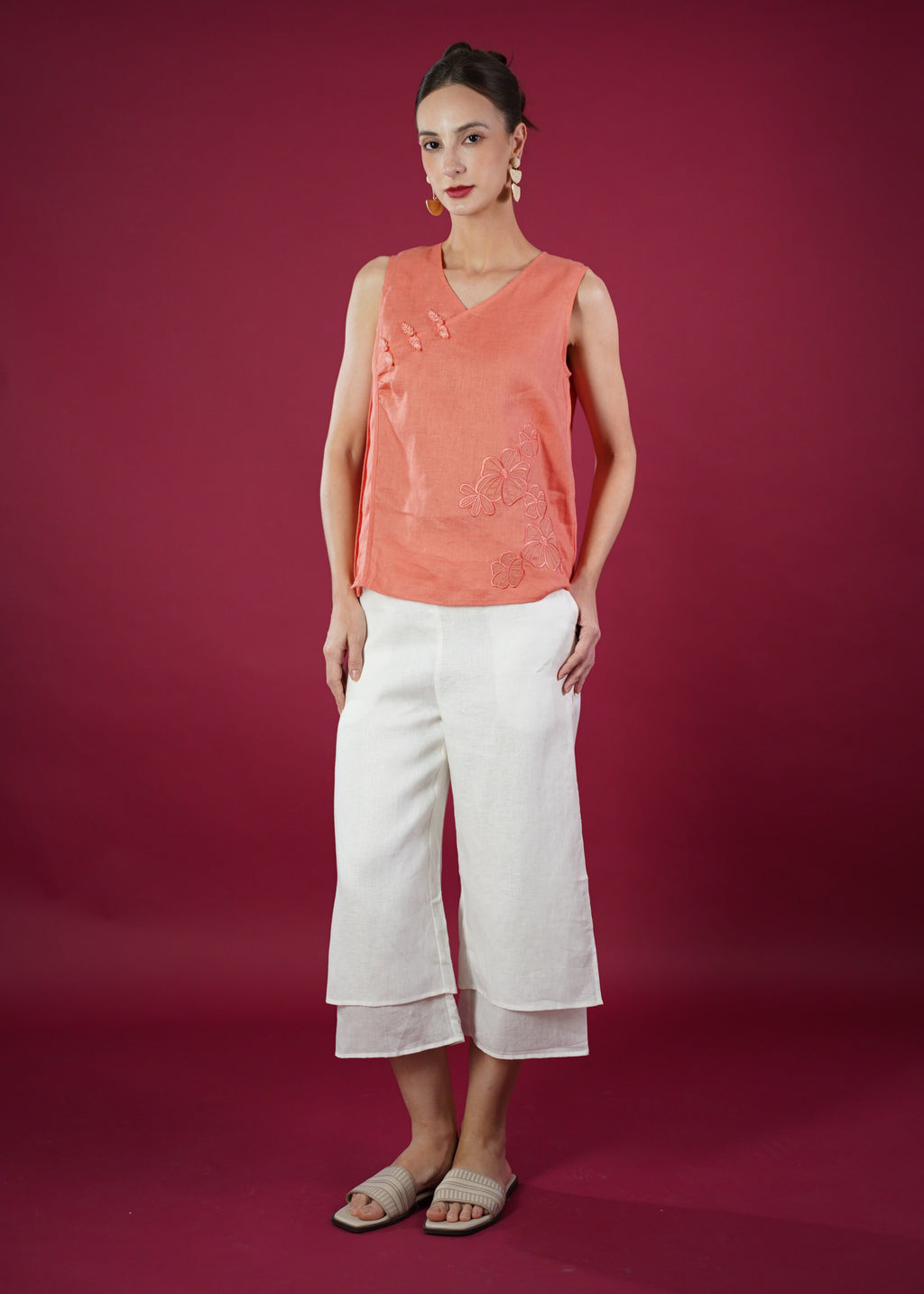 DELILAH SLEEVELESS QIPAO TOP