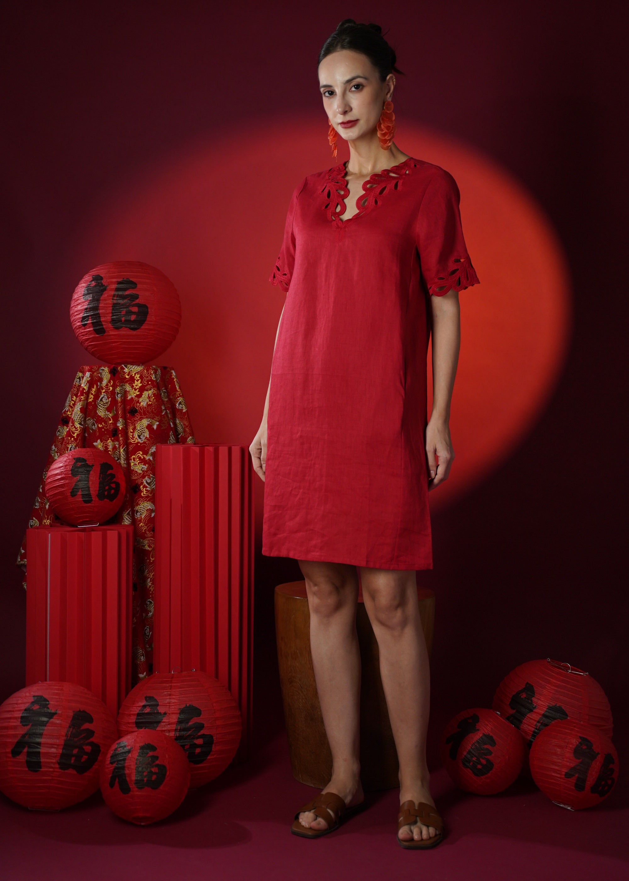 ANA ANGLAISED SHORT DRESS