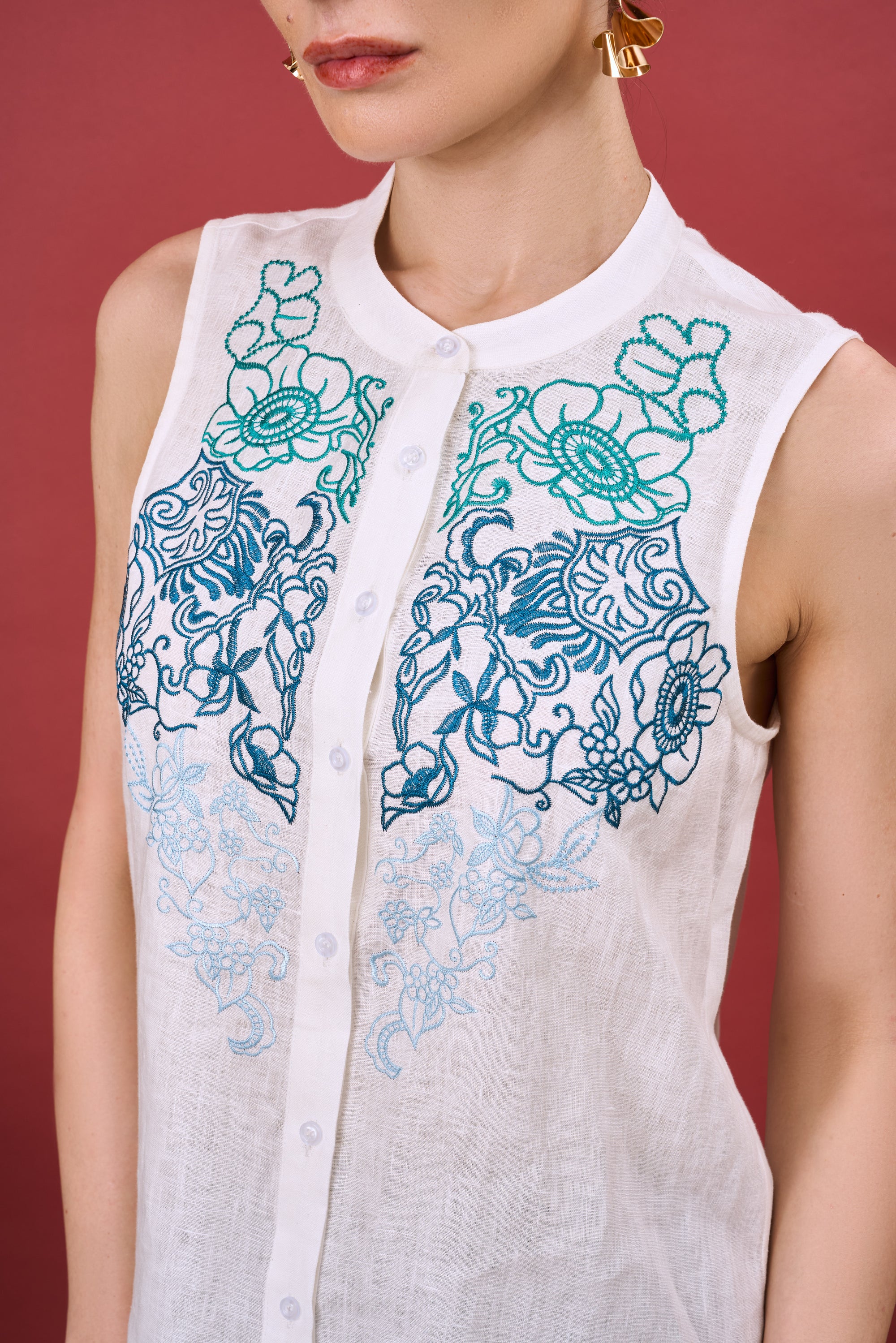 PAISY RAINBOW EMBROIDERY TOP