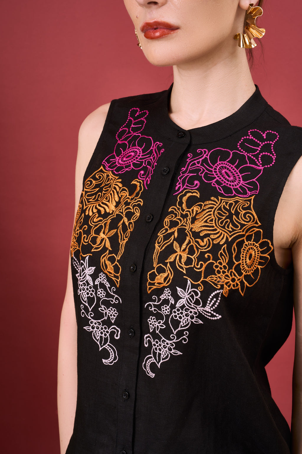 PAISY RAINBOW EMBROIDERY TOP