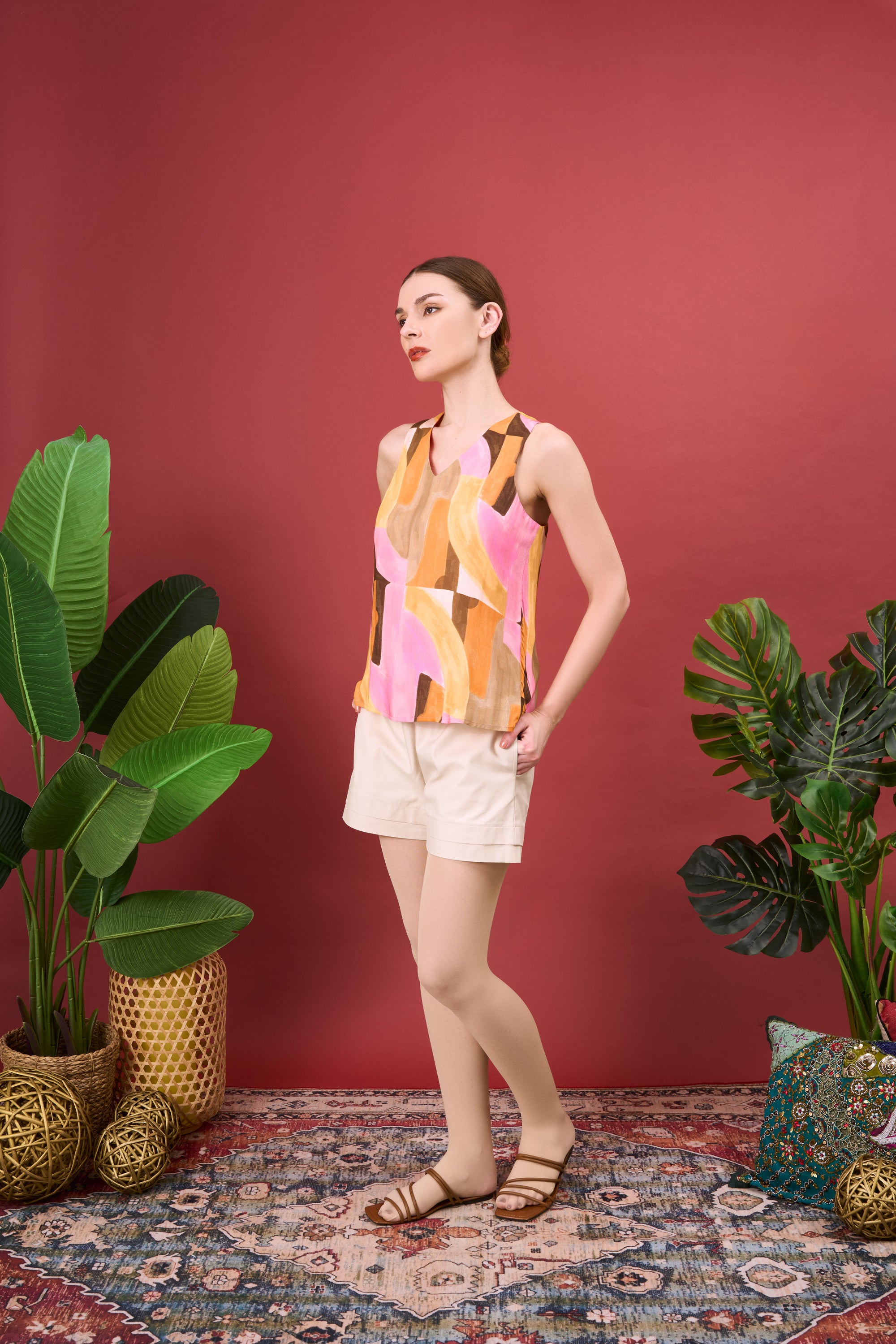 LAURA TWISTED DETAILS TOP