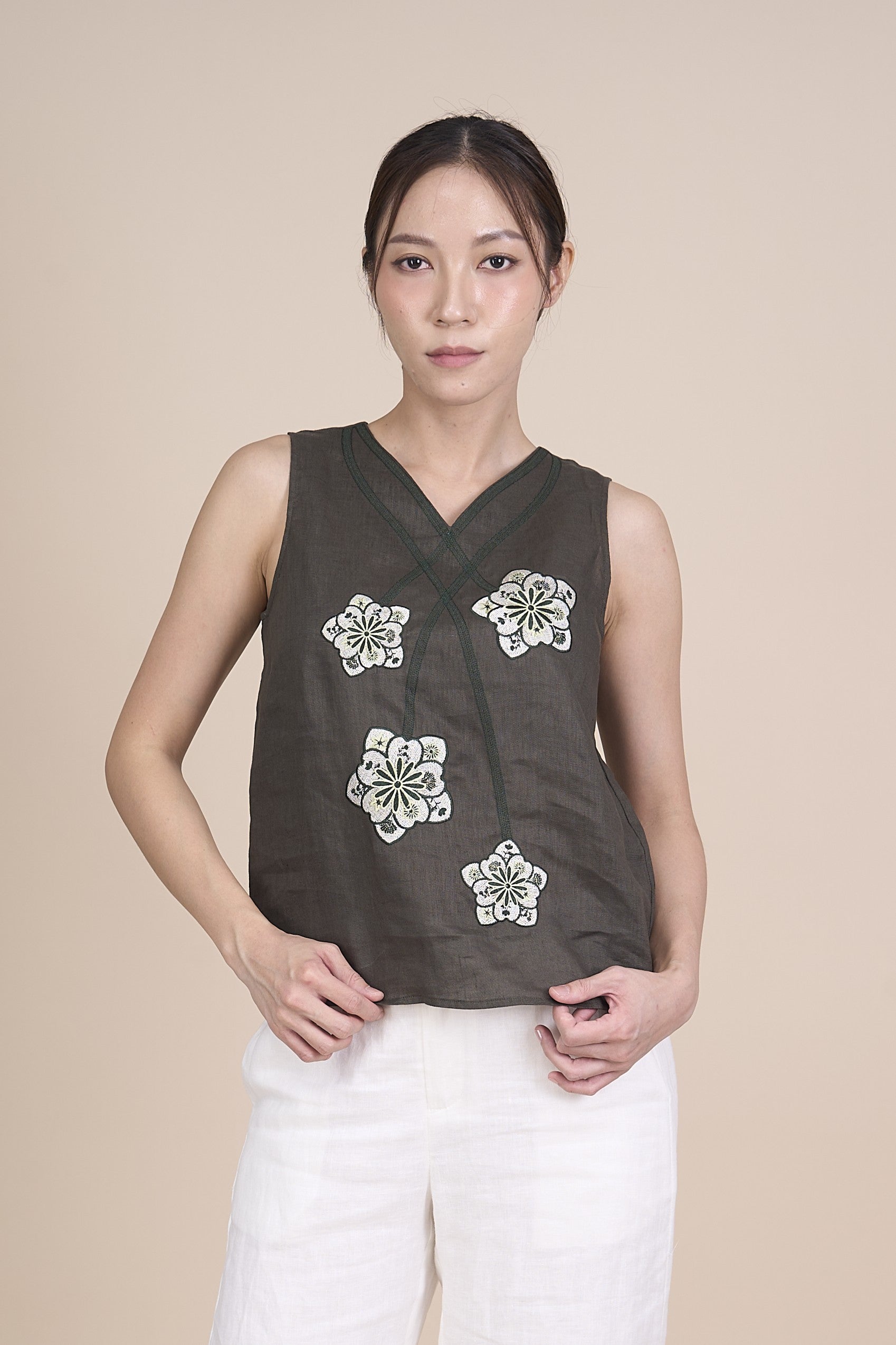 ESTELA SLEEVELESS TOP