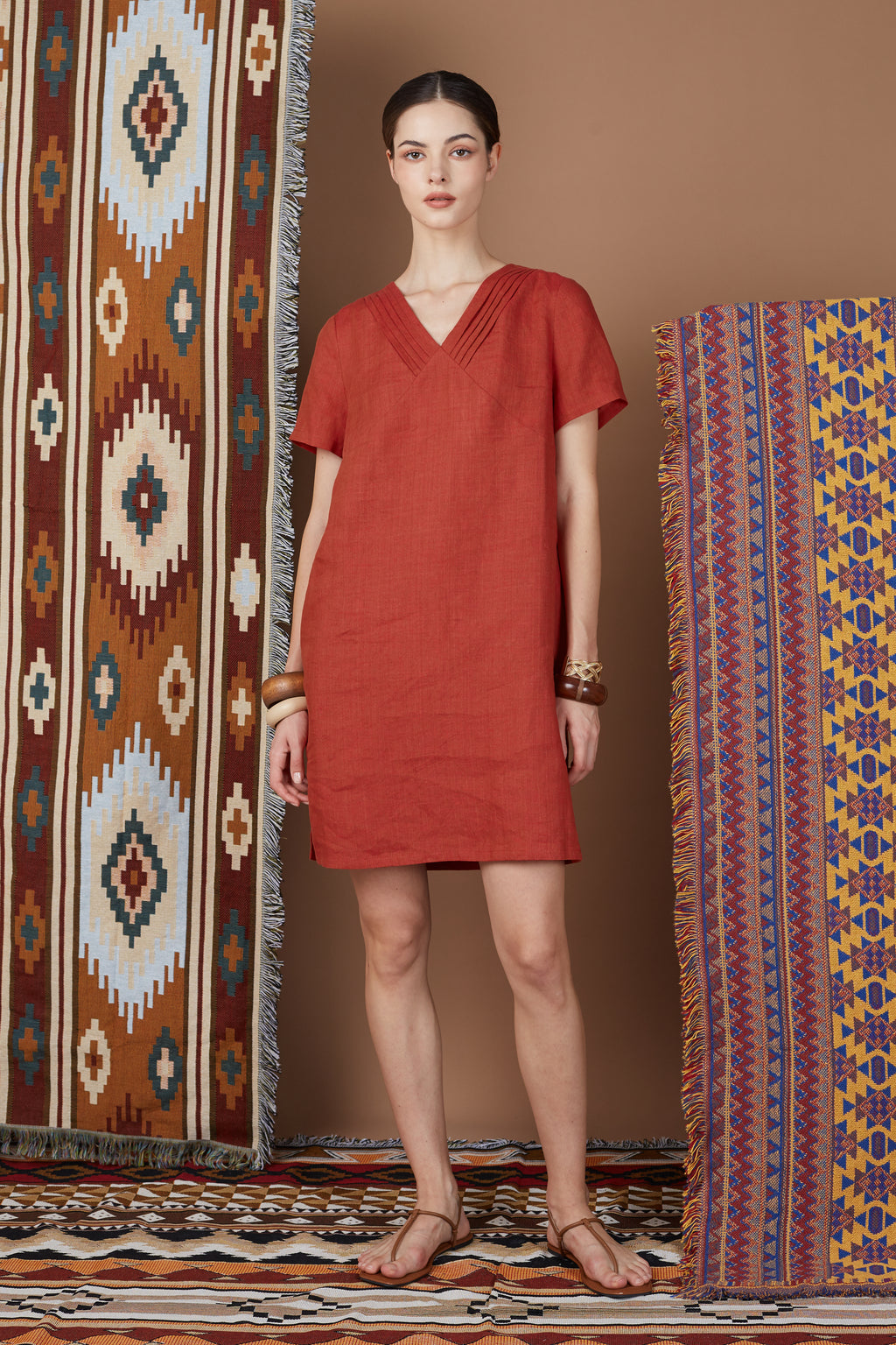 JOURDUS PLEATED V NECK DRESS