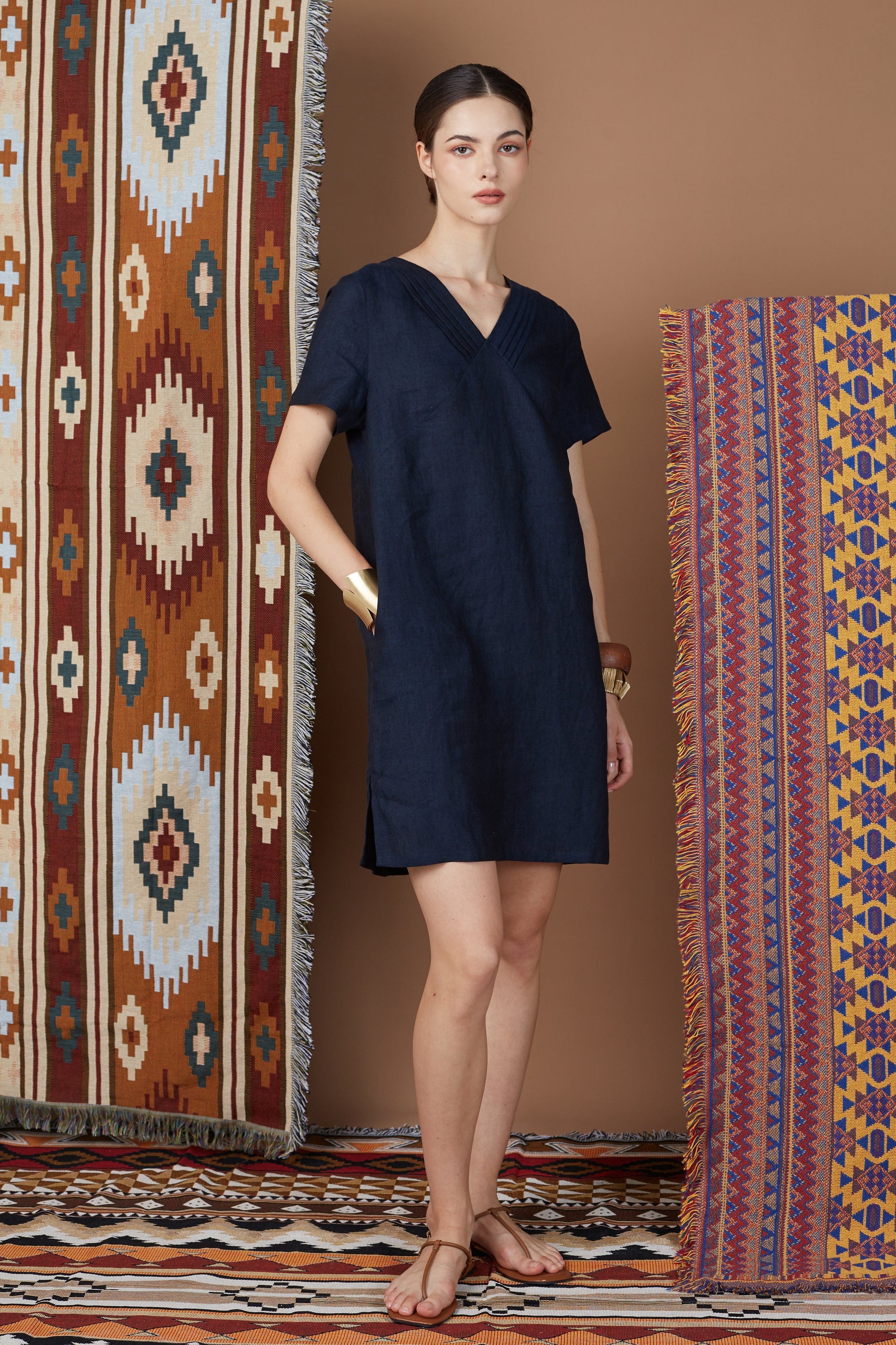 JOURDUS PLEATED V NECK DRESS