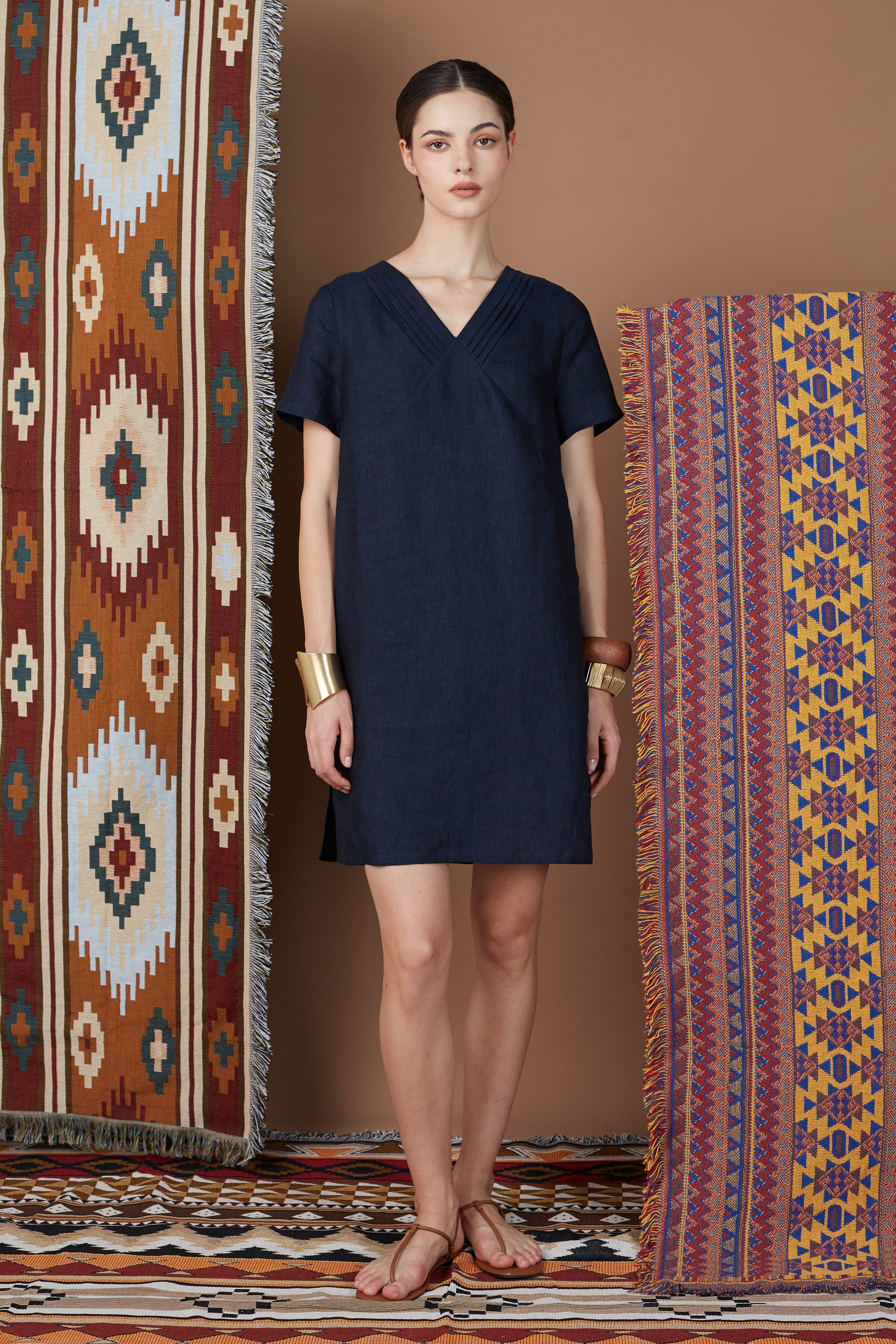 JOURDUS PLEATED V NECK DRESS