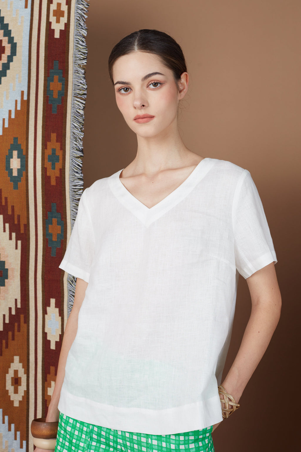 DOA ESSENTIAL V NECK BLOUSE