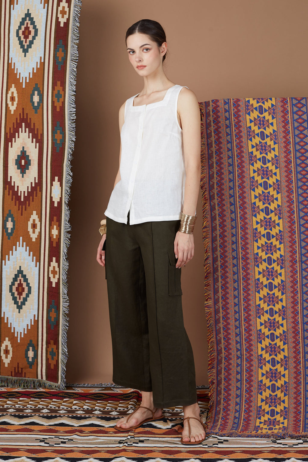 DOA SQUARE NECK BUTTON TOP