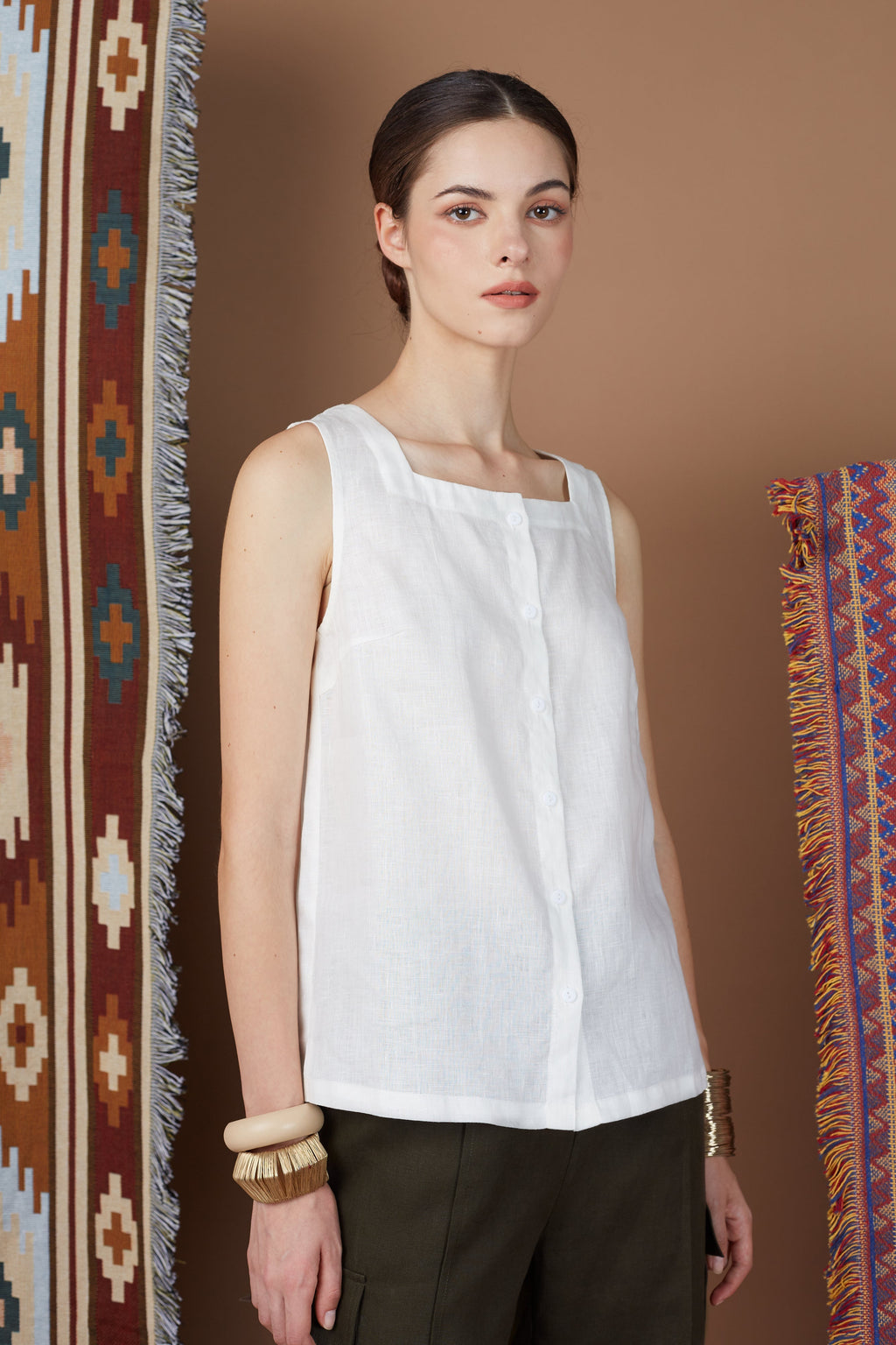 DOA SQUARE NECK BUTTON TOP