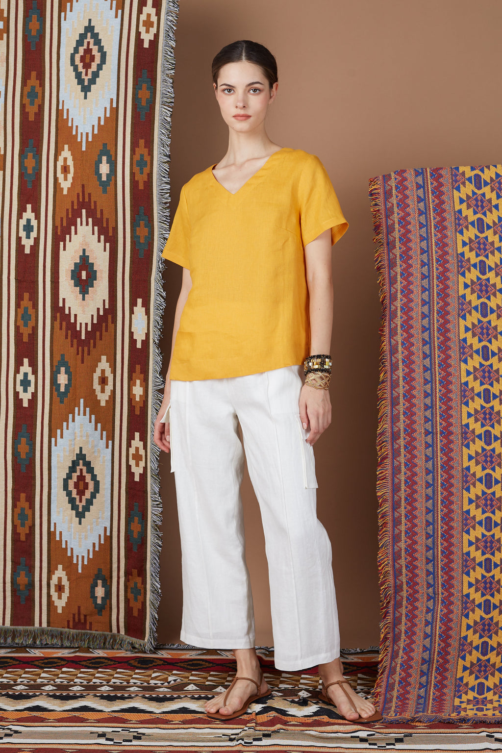 DOA ESSENTIAL V NECK BLOUSE