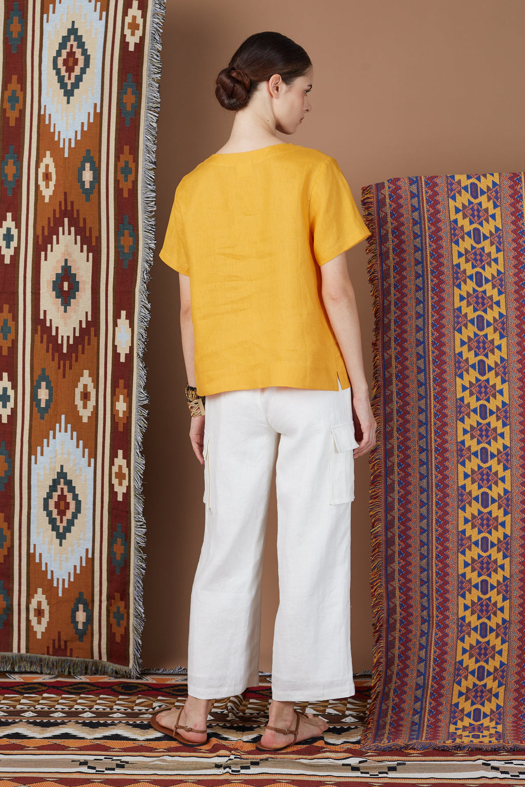 DOA ESSENTIAL V NECK BLOUSE