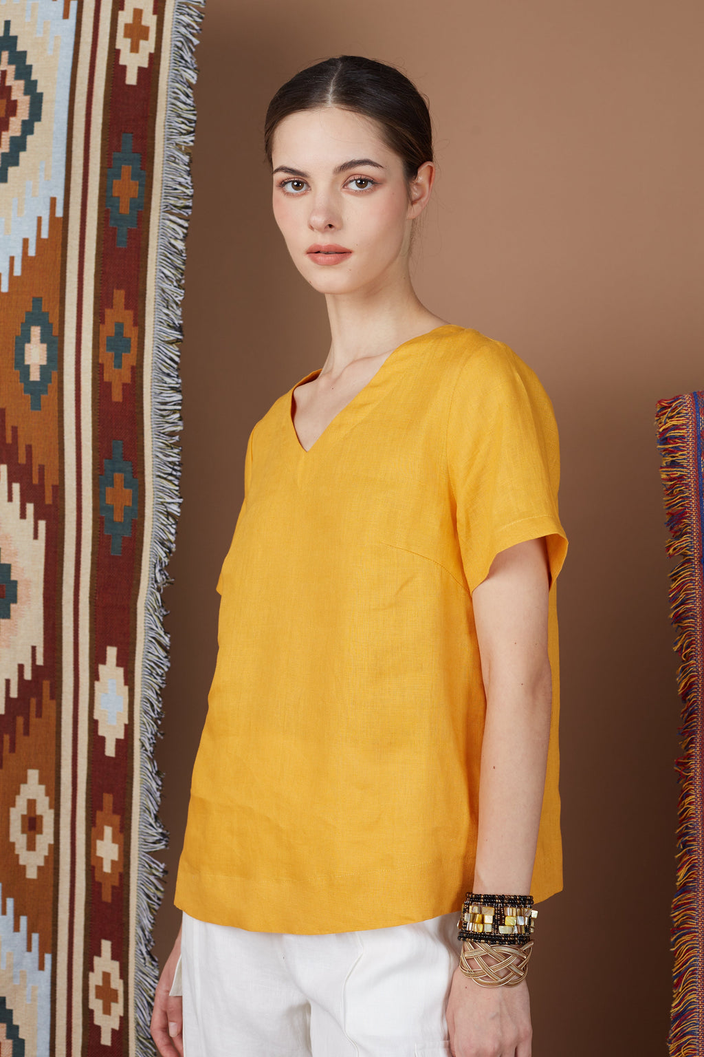 DOA ESSENTIAL V NECK BLOUSE