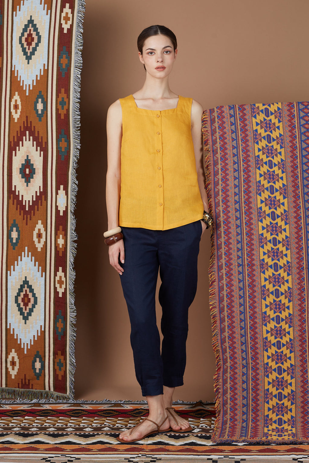 DOA SQUARE NECK BUTTON TOP