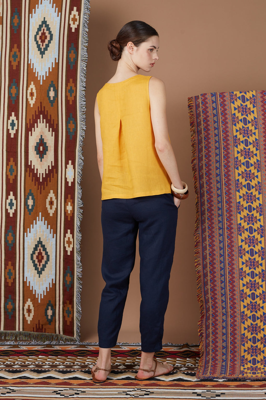 DOA SQUARE NECK BUTTON TOP