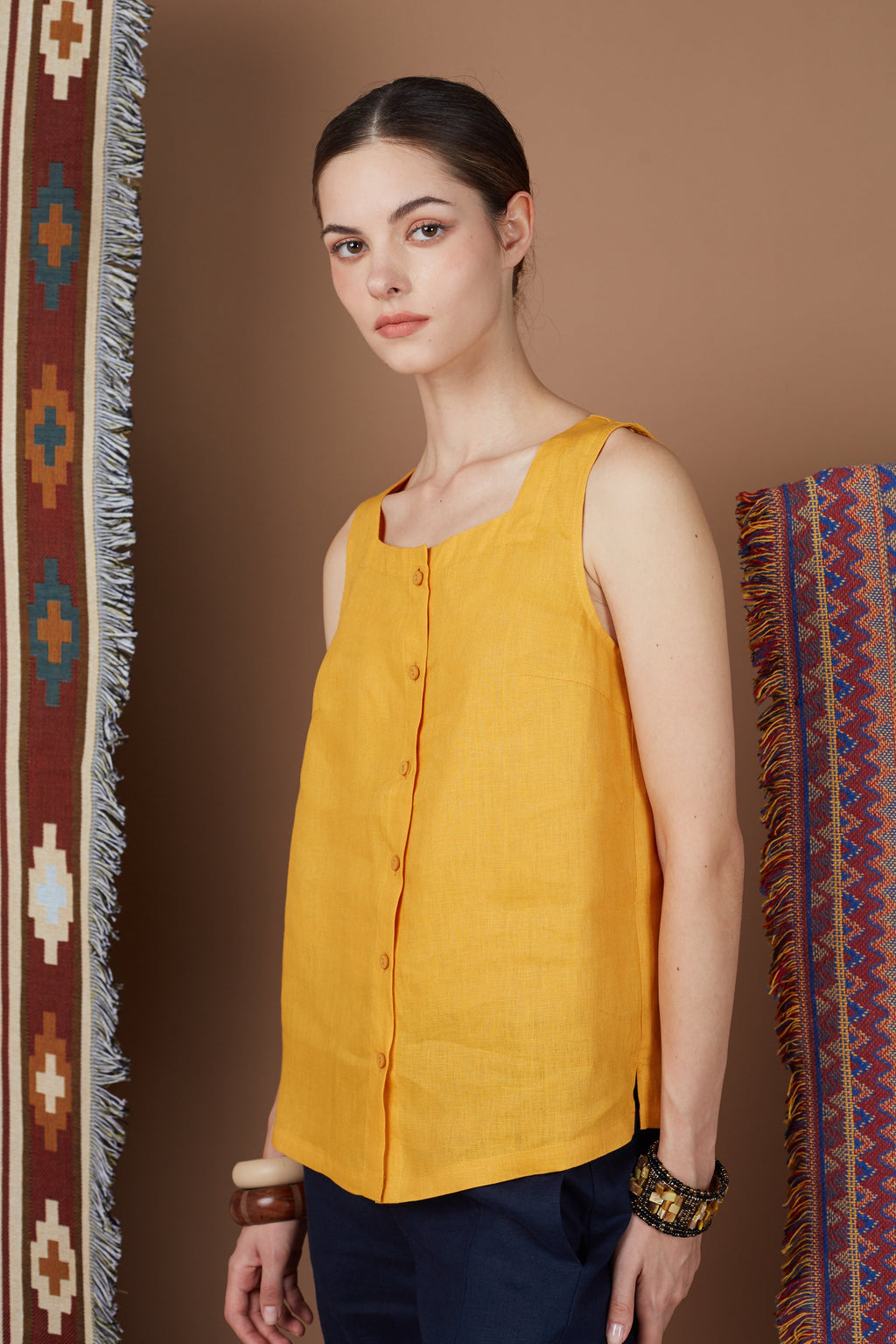 DOA SQUARE NECK BUTTON TOP