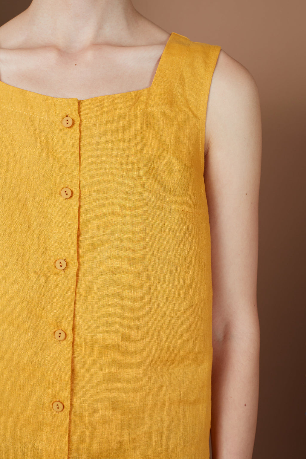 DOA SQUARE NECK BUTTON TOP