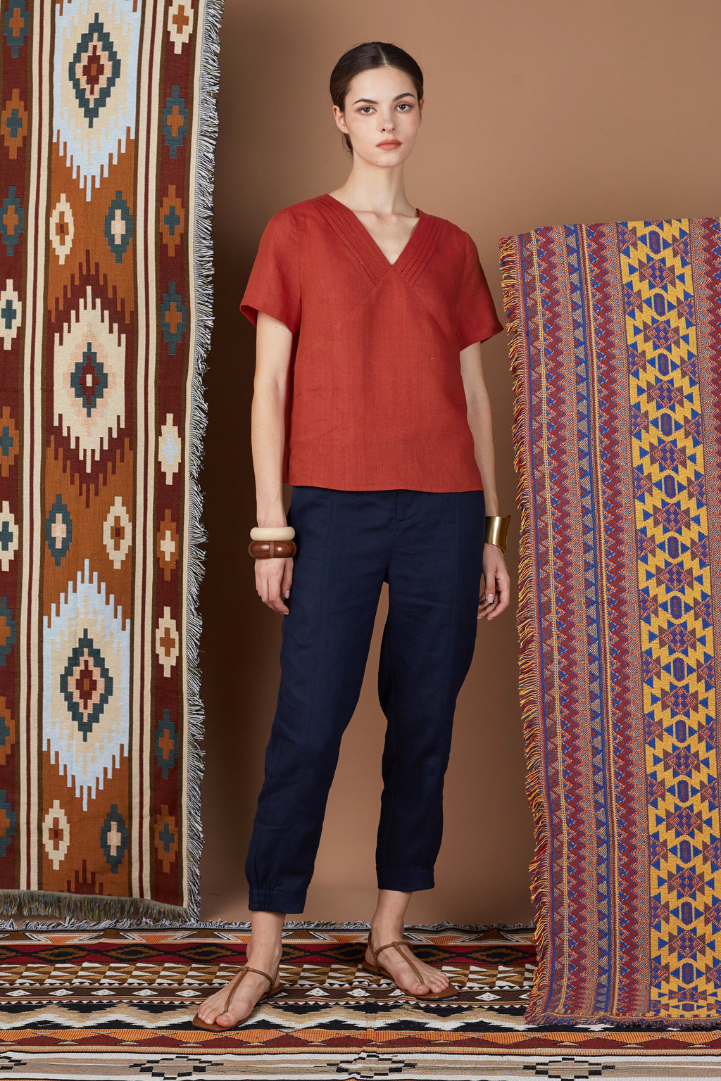 JOURDUS PLEATED V NECK TOP