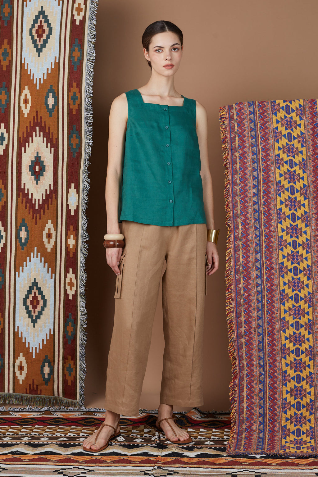 DOA SQUARE NECK BUTTON TOP