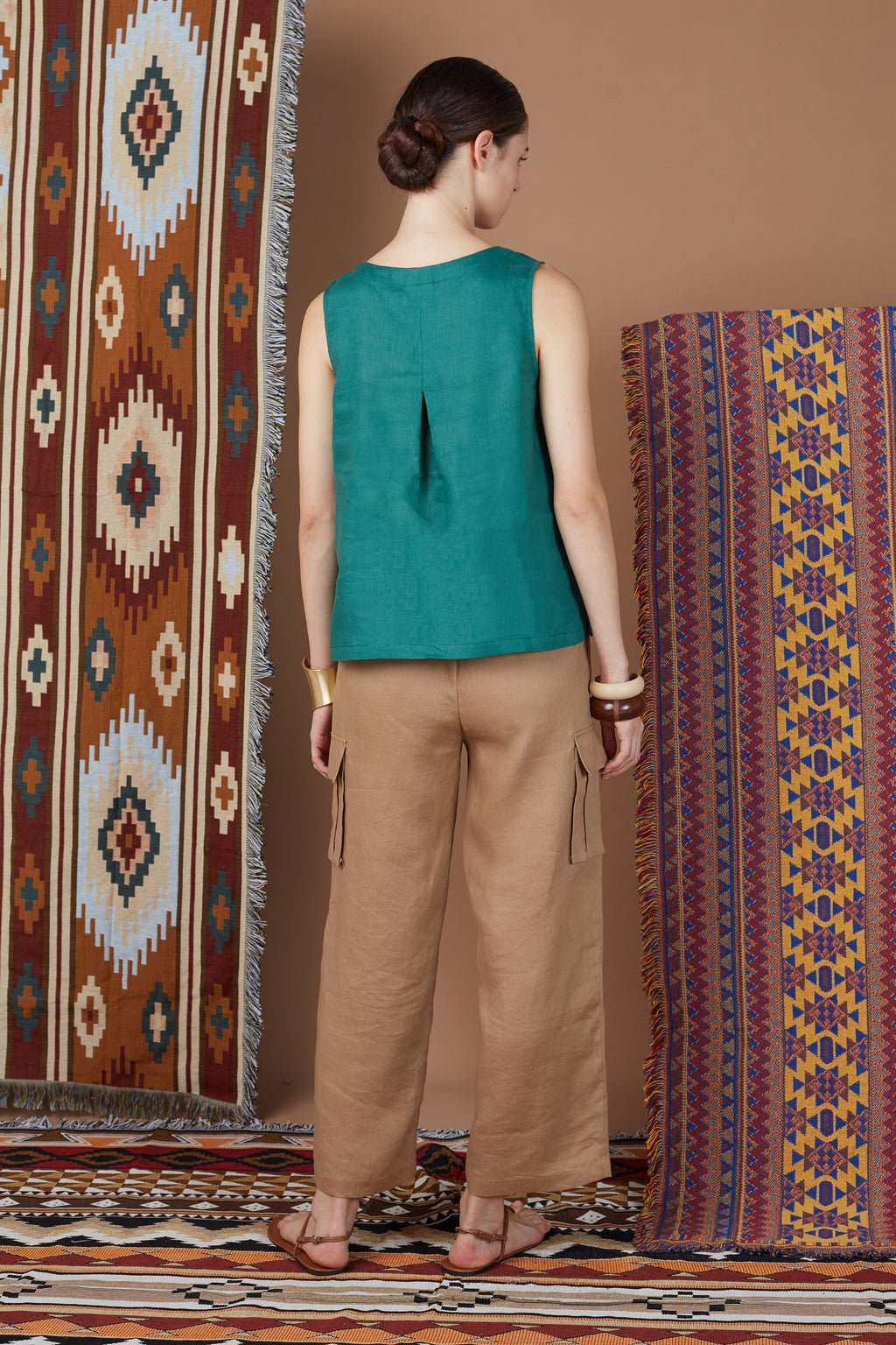 DOA SQUARE NECK BUTTON TOP