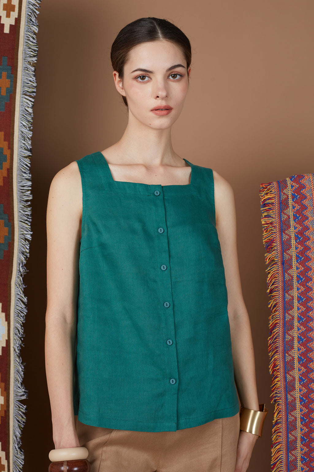 DOA SQUARE NECK BUTTON TOP
