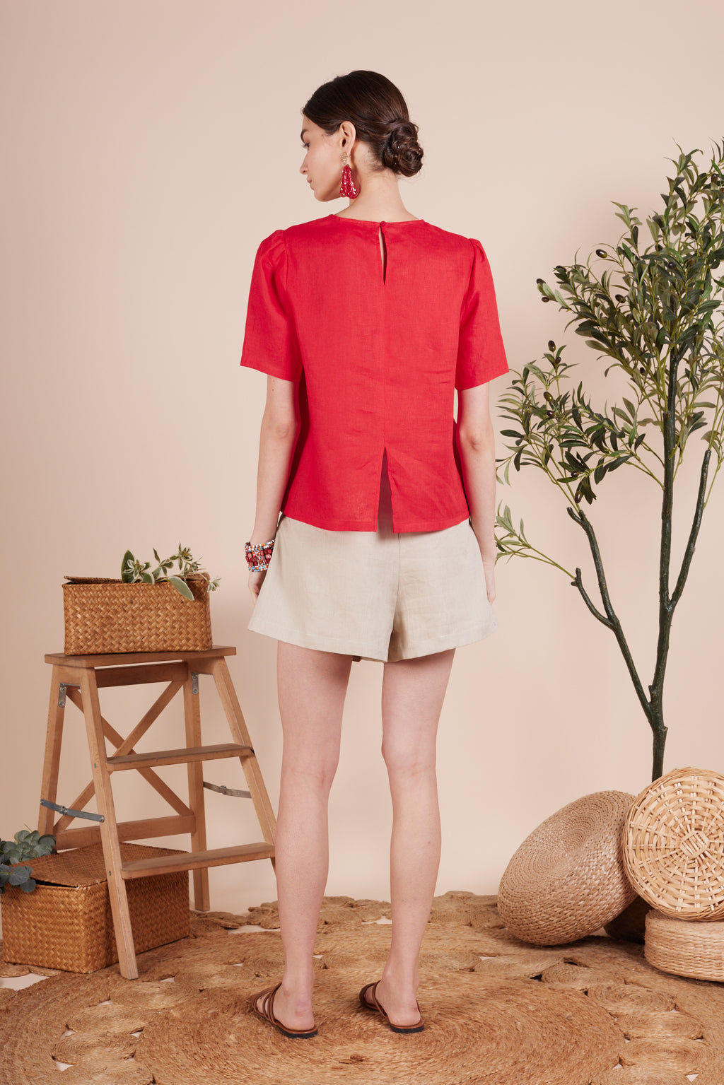 Round Neck with Hemline Embroidery Top