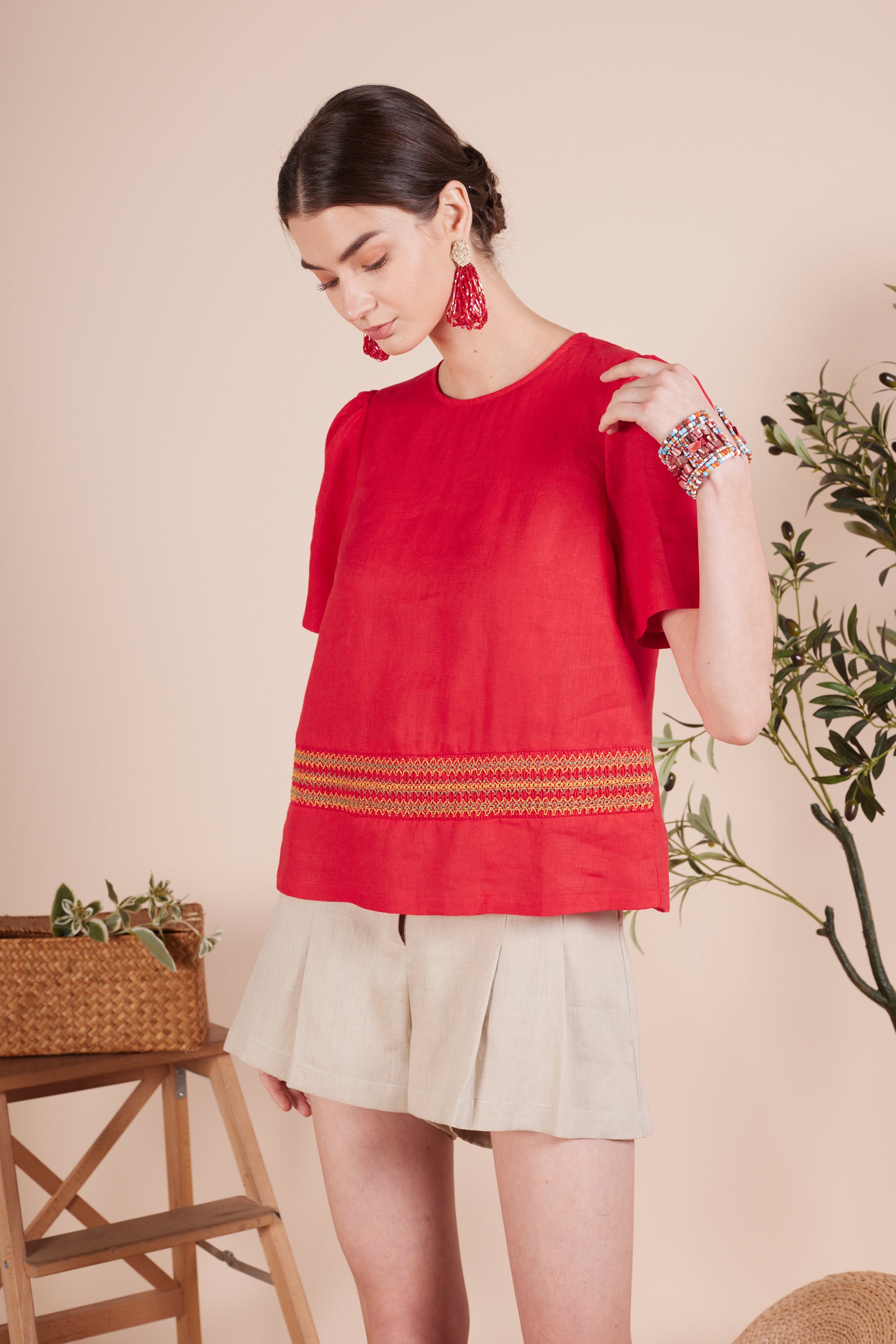 Round Neck with Hemline Embroidery Top