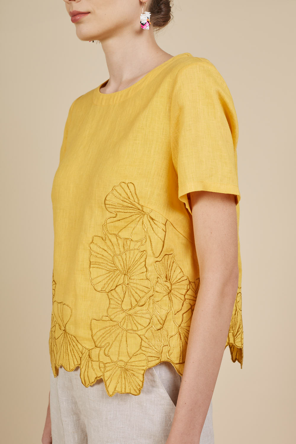 DEWI EMBROIDERY HEM BLOUSE