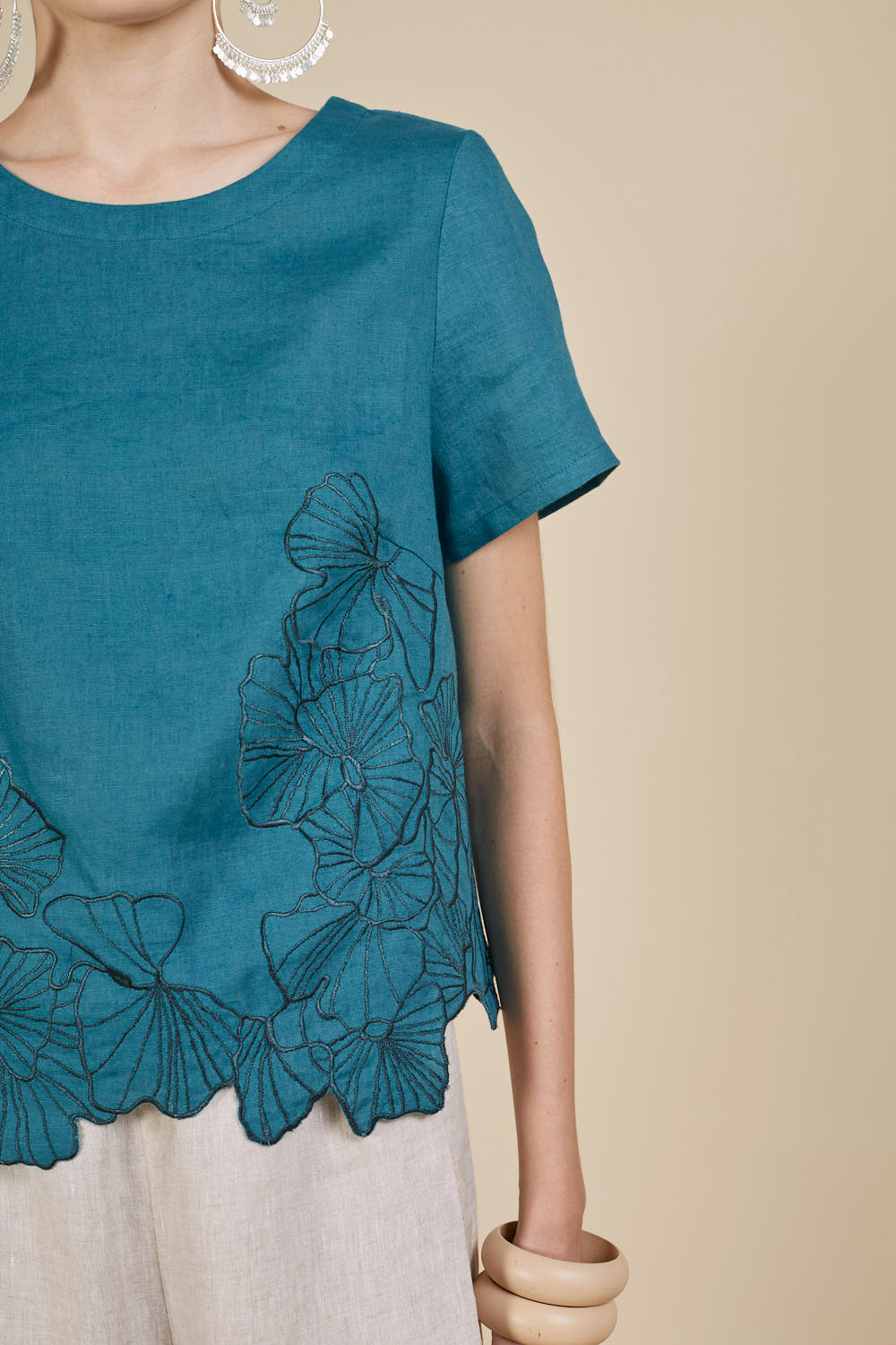 DEWI EMBROIDERY HEM BLOUSE