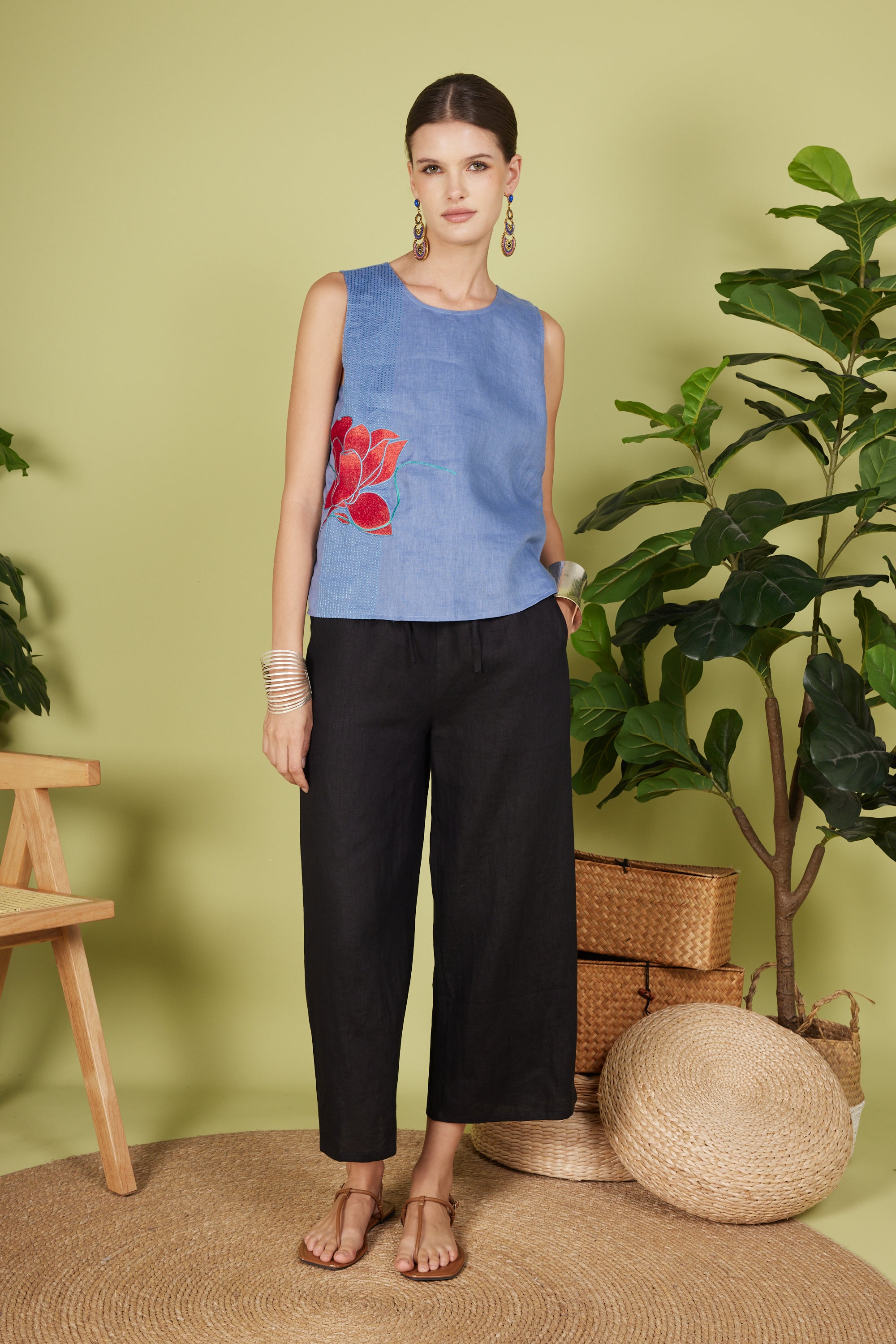 EMBROIDERED SLEEVELESS TOP