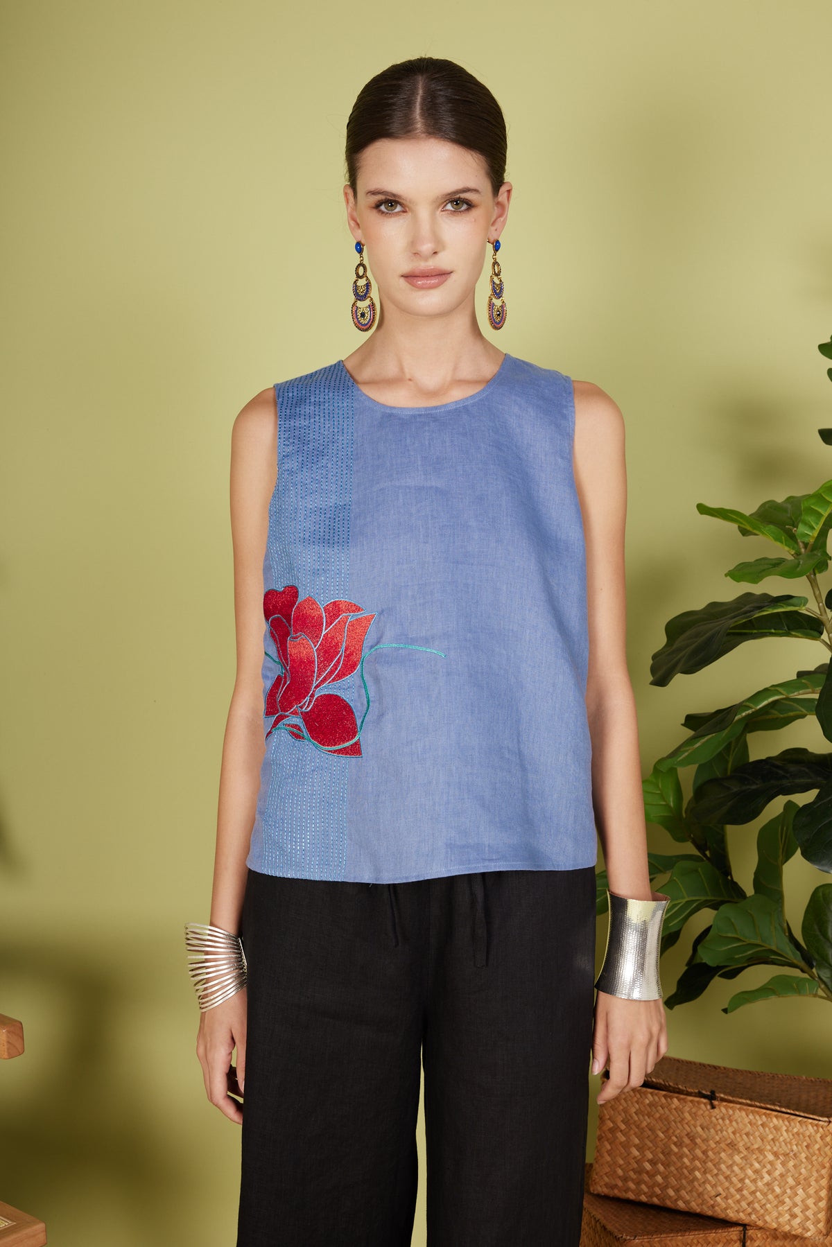 EMBROIDERED SLEEVELESS TOP