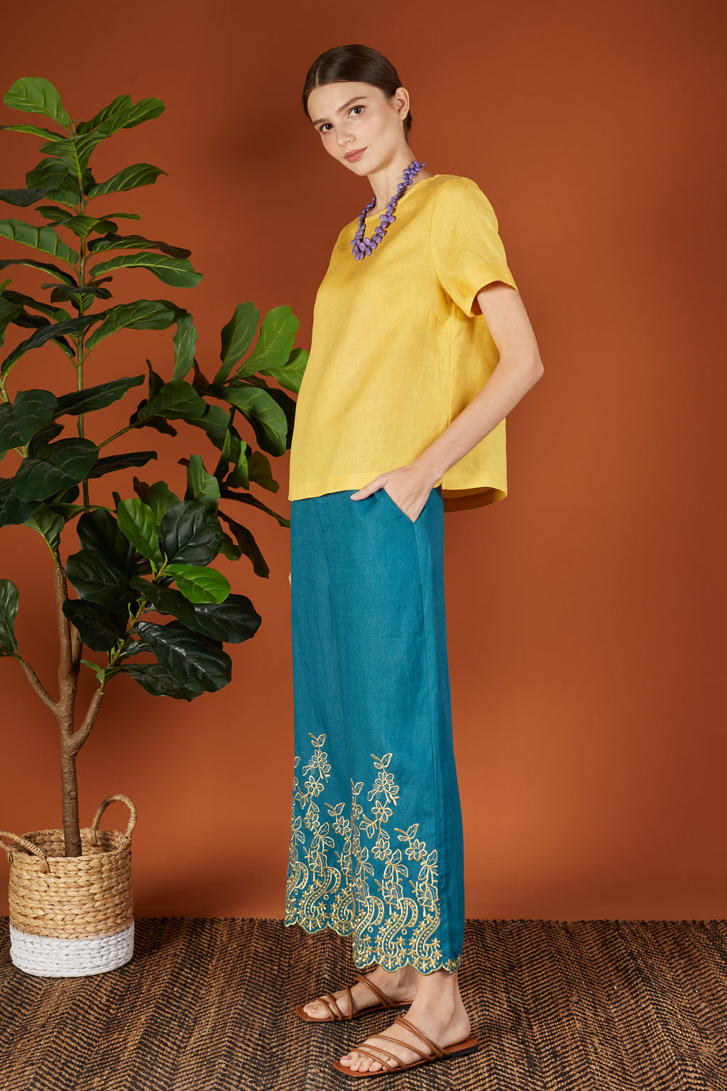 Sinthia Embroidery Pants