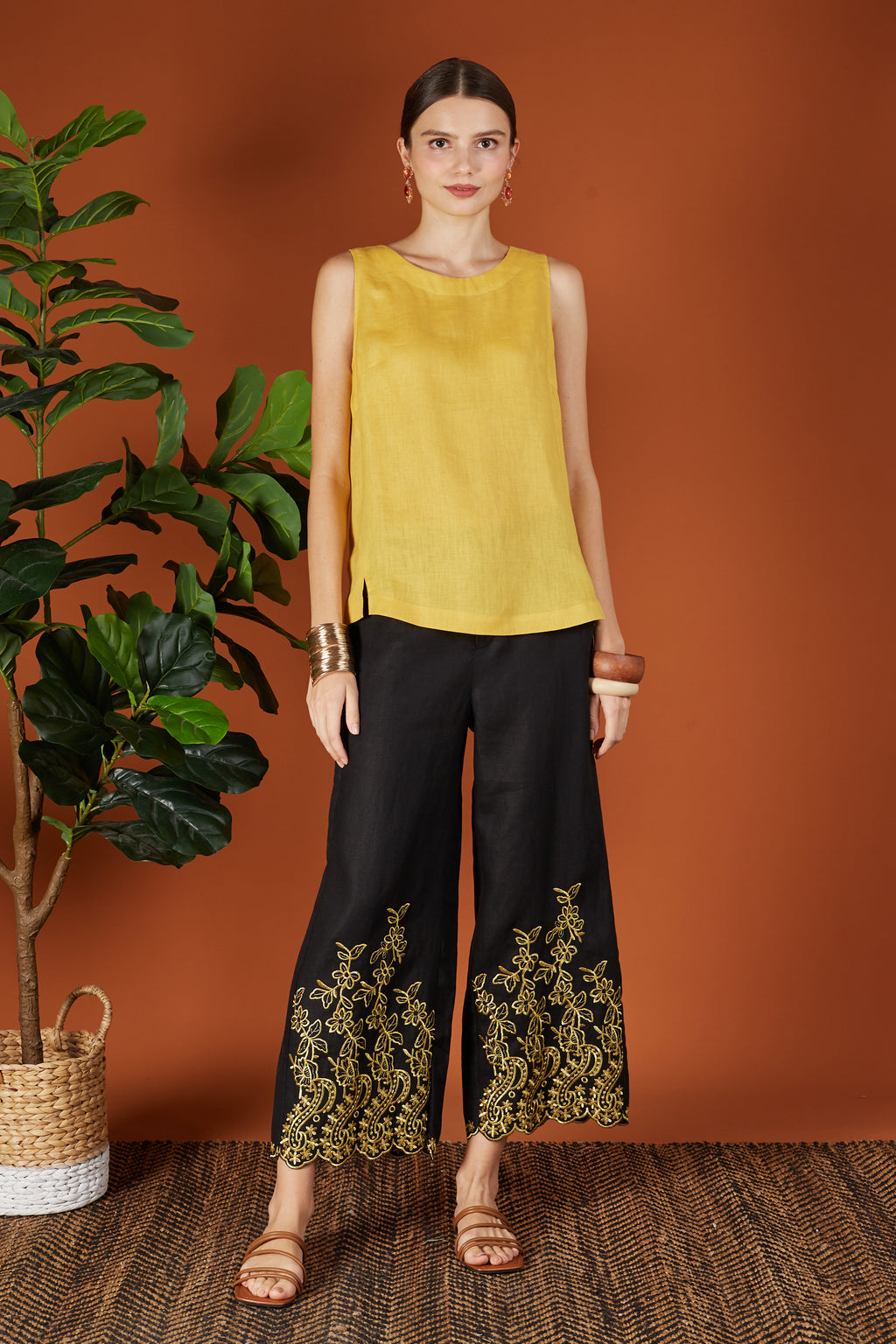 Sinthia Embroidery Pants