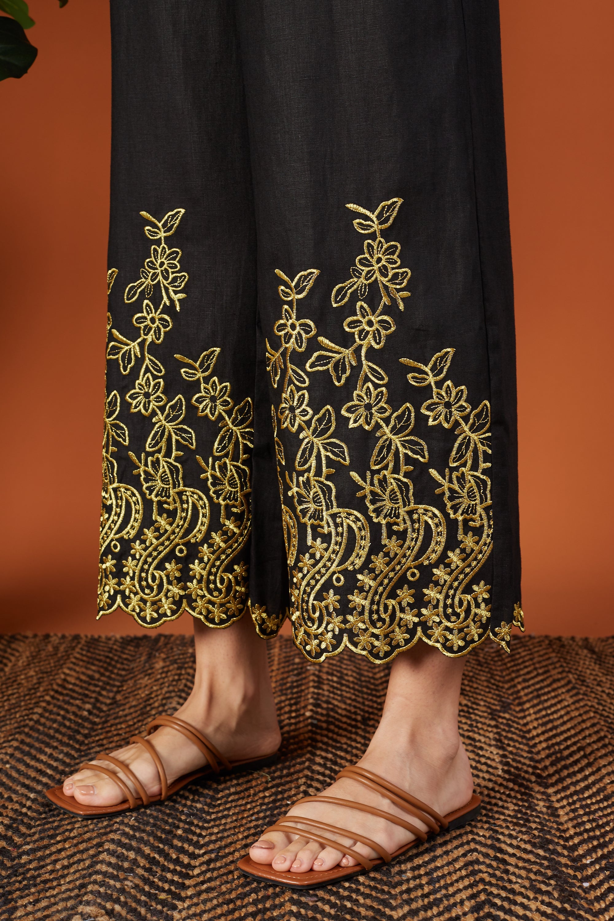 Sinthia Embroidery Pants