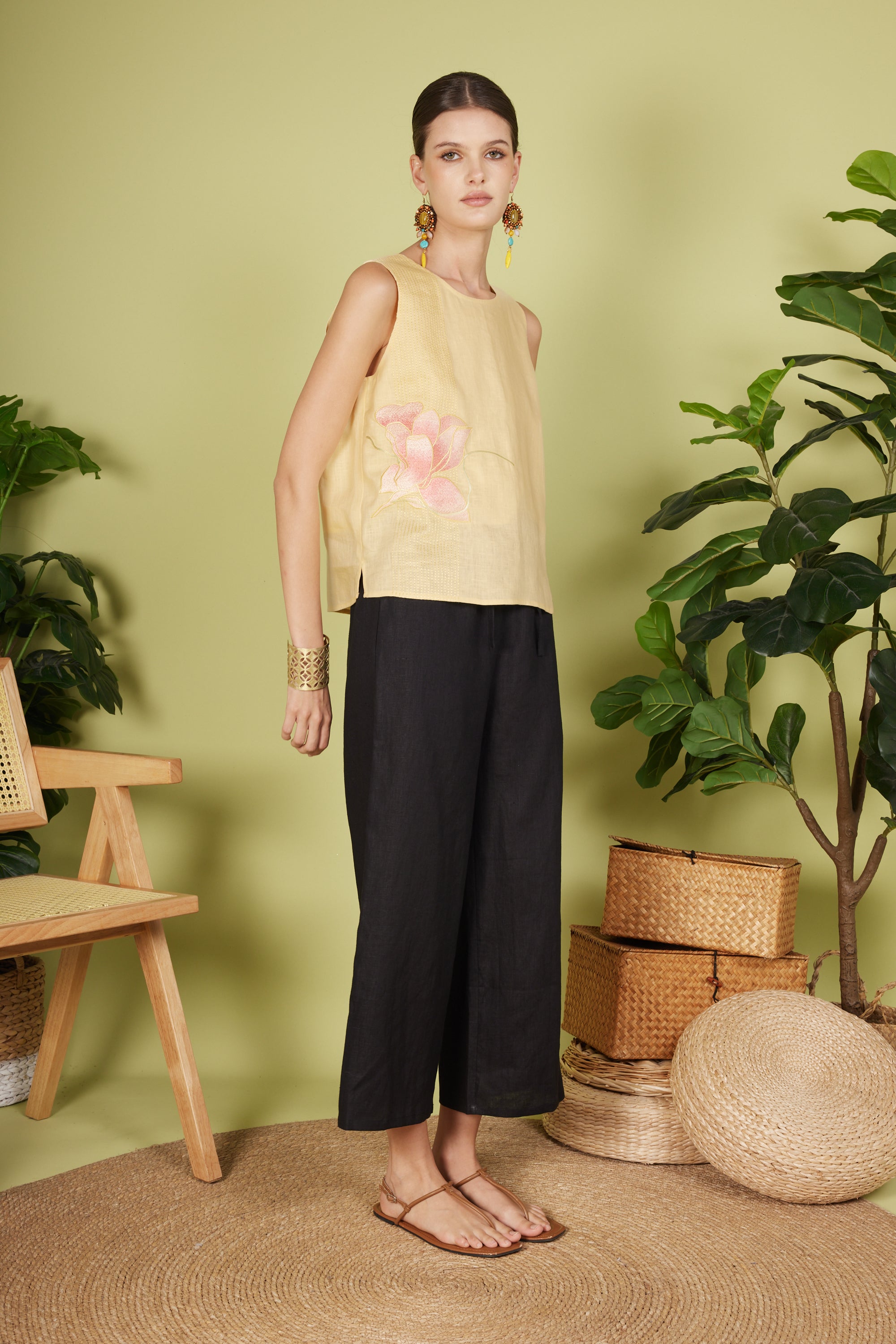 EMBROIDERED SLEEVELESS TOP