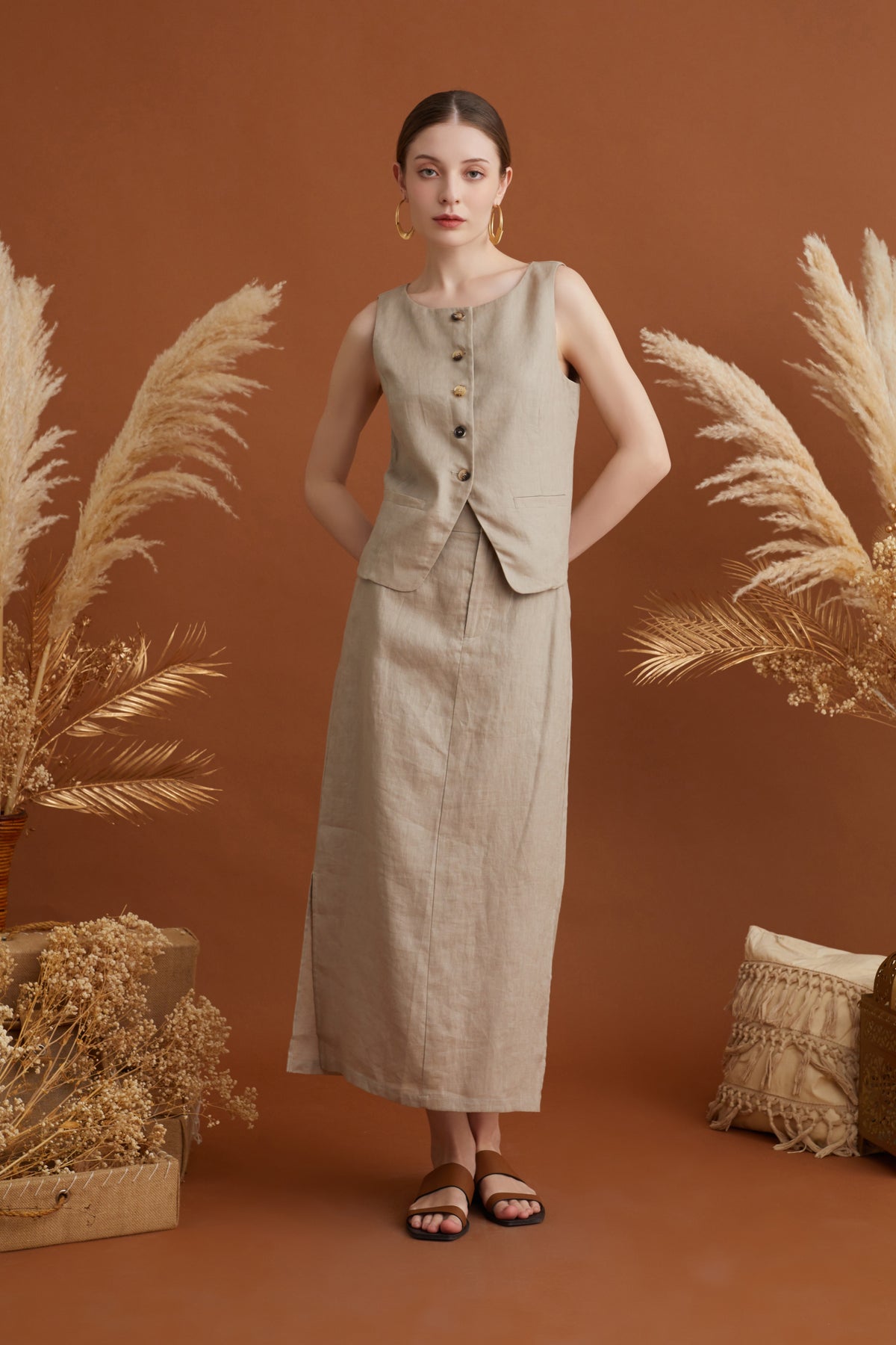 COROLLA LINEN SHIFT SKIRT