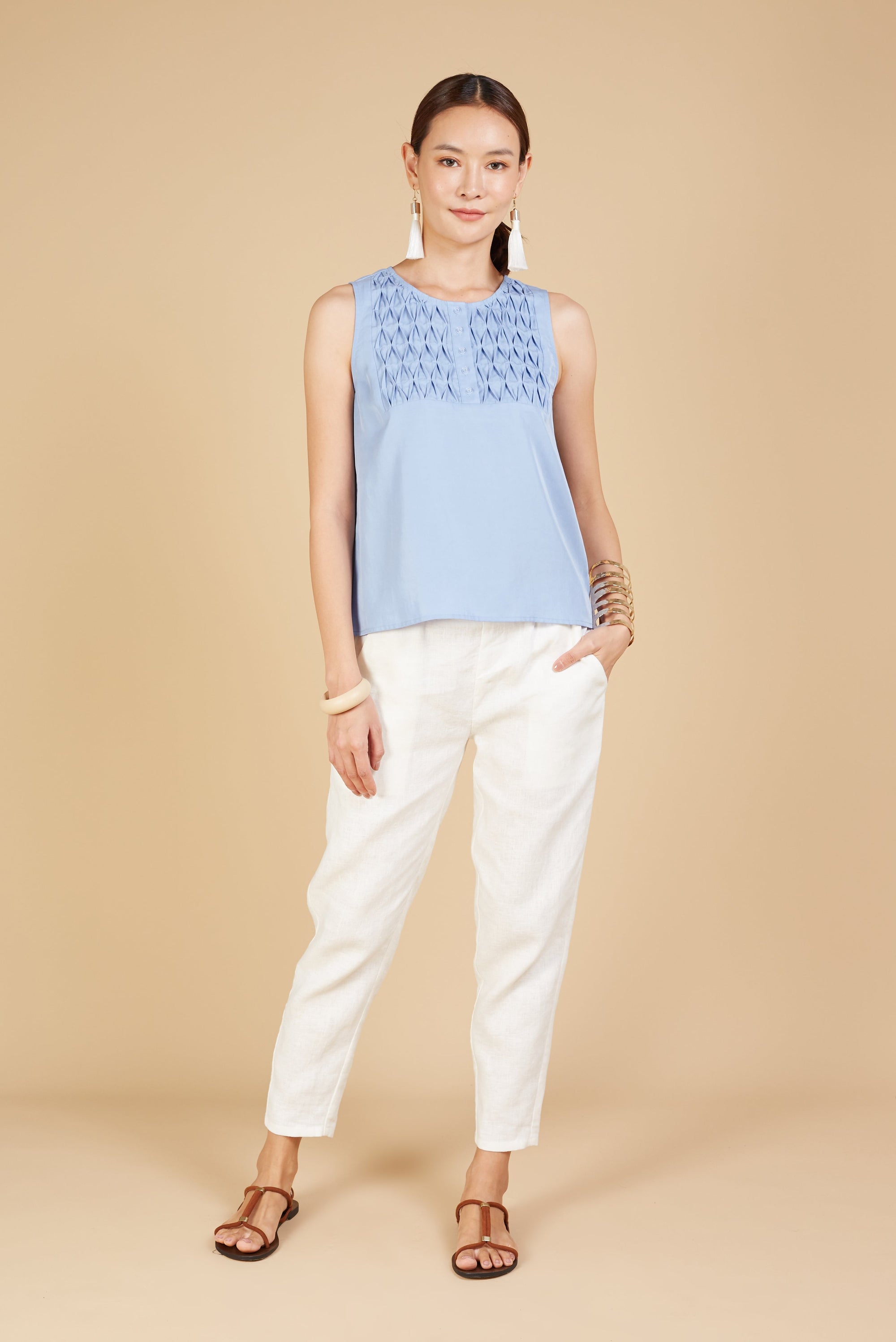 Moa Front Neck Details Top