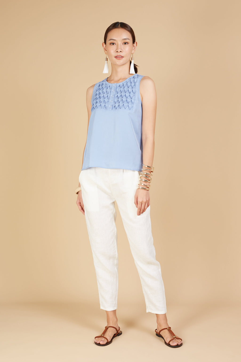 Moa Front Neck Details Top