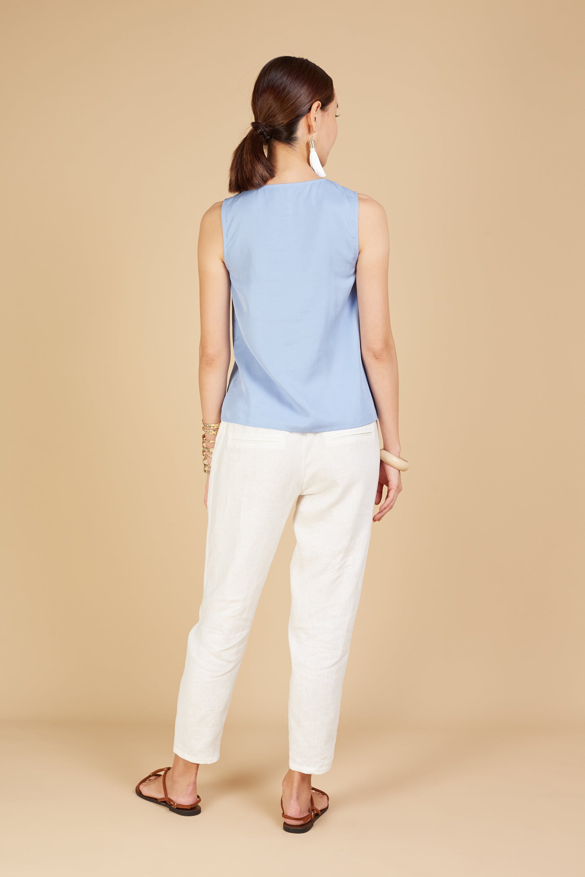 Moa Front Neck Details Top