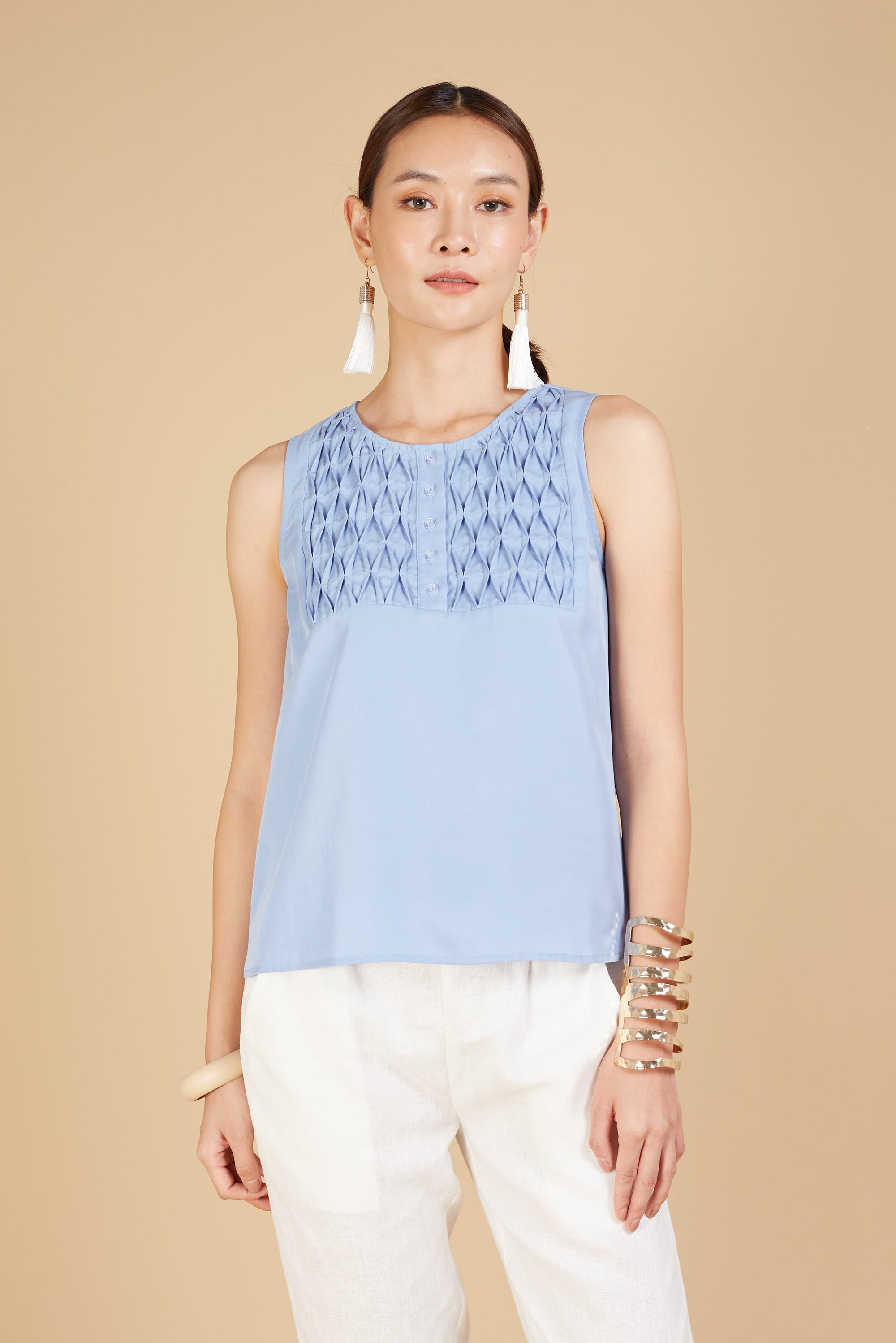 Moa Front Neck Details Top